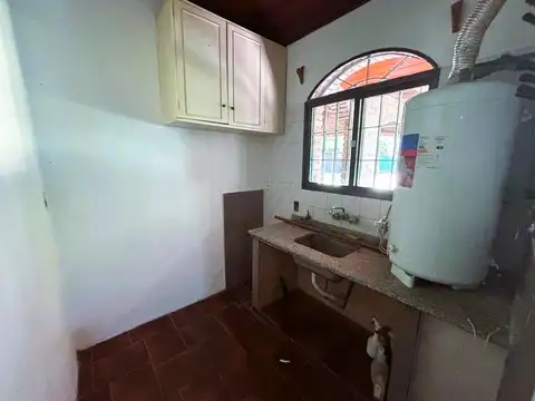 Casa en Alquiler con 2 cocheras