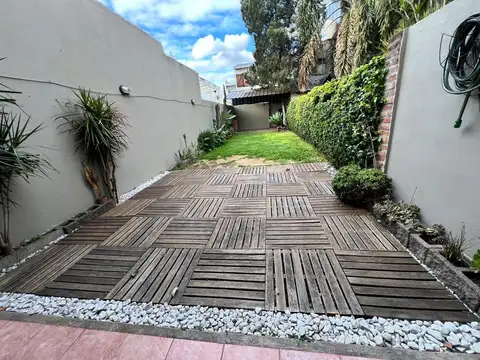 Depto Tipo Casa en Alquiler con 1 cocheras