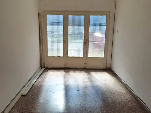 Muy Bueno- PH 1 dorm al frente