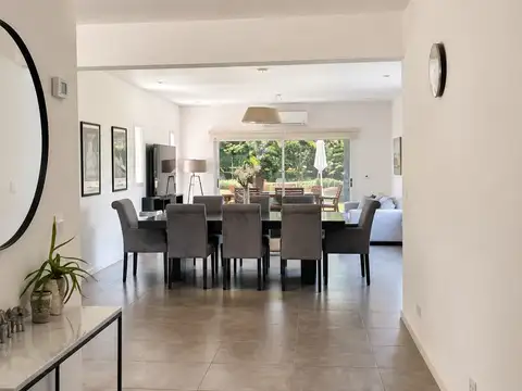 Casa en Venta en Pilar del Este - Santa Guadalupe, USD 249.000