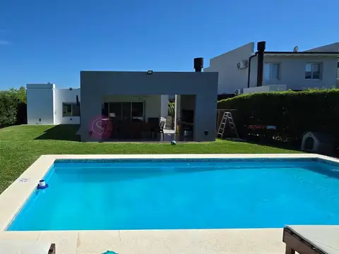 Casa  en Venta en Santa Guadalupe, Pilar, G.B.A. Zona Norte