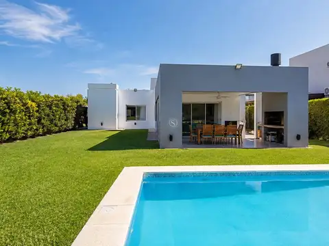 Casa  en Venta en Santa Guadalupe, Pilar, G.B.A. Zona Norte
