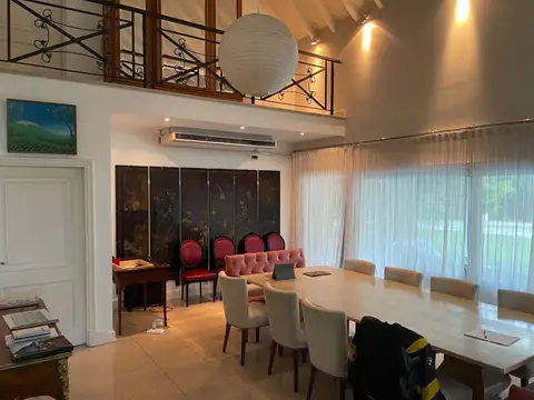 Casa en Venta con 3 cocheras