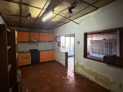 Casa 4 ambientes con 1 baño