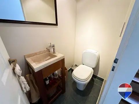 CASA EN VENTA 5 AMBIENTES EN SOLAR DEL BOSQUE