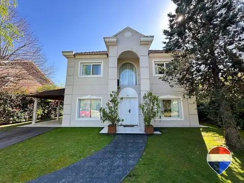 CASA EN VENTA 5 AMBIENTES EN SOLAR DEL BOSQUE