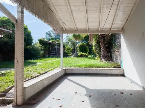CASA 4 AMB CON PARQUE EN VENTA BERNAL