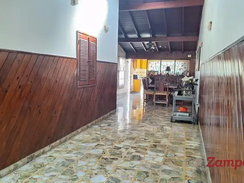 Casa 5 ambientes con 2 baños