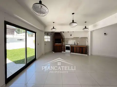 Casa 4 ambientes con 3 baños