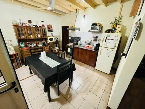 Casa 4 ambientes con 2 baños