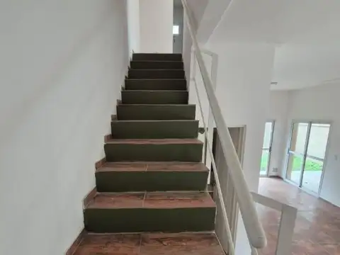 Depto Tipo Casa en Alquiler con 1 cocheras