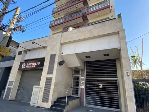DEPARTAMENTO 2 AMBIENTES EN ALQUILER EN VARELA CENTRO CON COCHERA