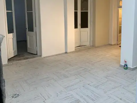 tipo casa 3 amb sin exp reciclado a nuevo a metros de av Riv