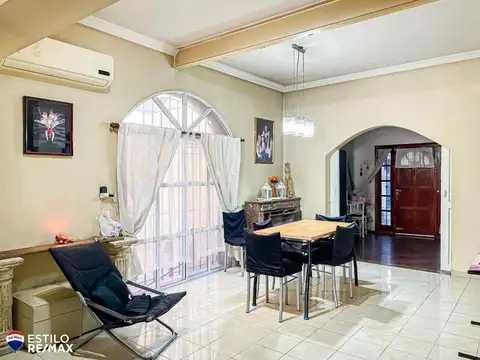 Casa 5 ambientes con 2 baños