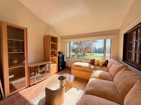 Casa 5 ambientes con 2 baños