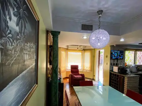 Casa 12 ambientes con 4 baños