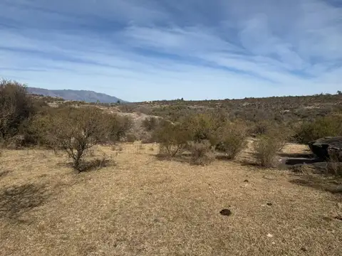TERRENO CON BAJADA AL ARROYO