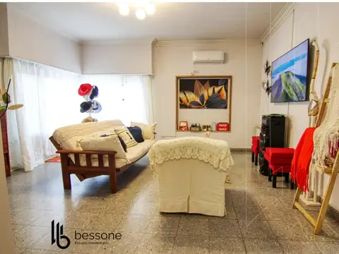 Casa 4 ambientes con 2 baños