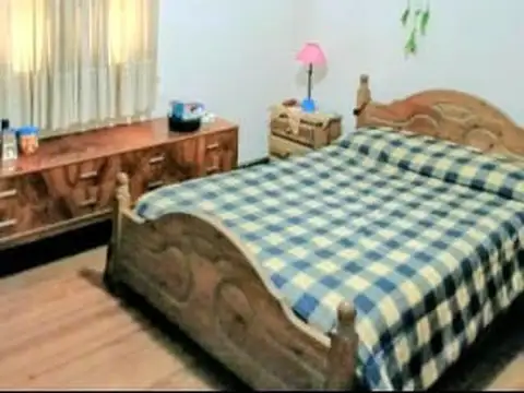 VENTA CASA AVENIDA FRANCIA 2400 ESQUINA TRES DORMITORIOS PLANTA ALTA