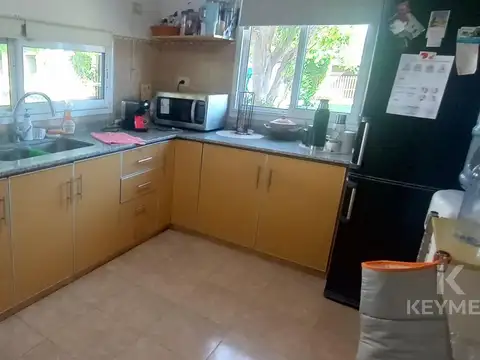 Casa 5 ambientes con 2 baños
