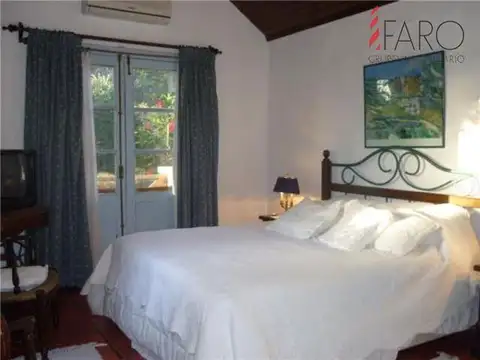 Casa en La Barra 4 dormitorios y dependencia con piscina y parrillero