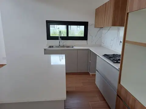 Casa 5 ambientes con 2 baños