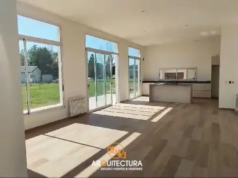 Casa 5 ambientes con 3 baños