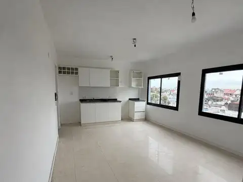 Departamento en Alquiler en Villa Luzuriaga, $ 550.000