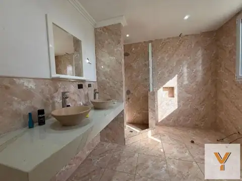 Casa en Venta - 4 Dormitorios 3 Baños - 1000mts - Coronel Brandsen - Haras del Sur III - La Plata