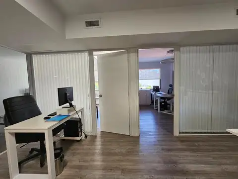 Oficina en Venta con 3 cocheras