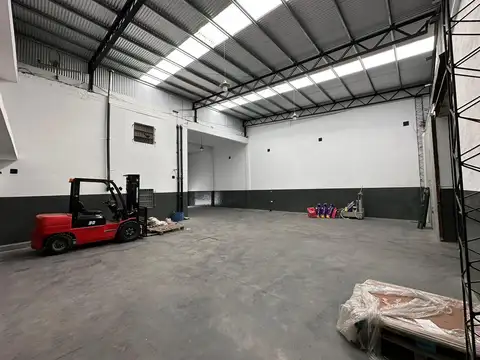 Depósito - Galpón de 700 m2 -  NUEVA POMPEYA en ALQUILER - a Estrenar -
