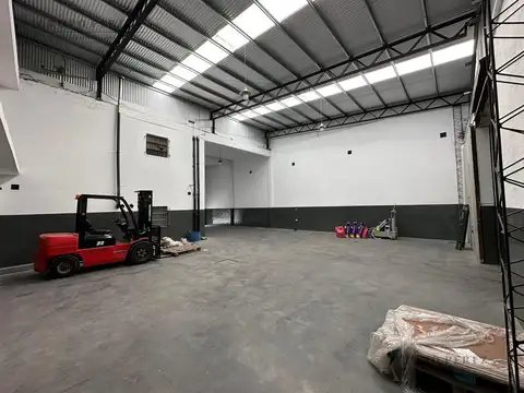 Depósito - Galpón de 700 m2 -  NUEVA POMPEYA en ALQUILER - a Estrenar -