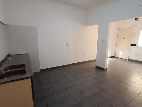 Bernardo De Irigoyen 800, Piso pb