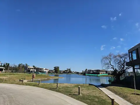 LOTE EN LAGUNA GRANDE VILLANUEVA