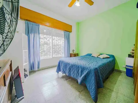 VENTA CASA CON JARDIN EN CASTELAR