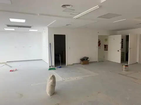 Oficina en Alquiler con 1 cochera