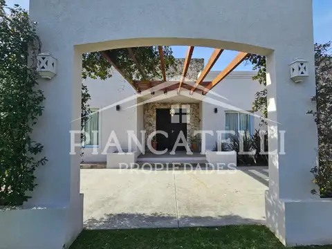 IMPECABLE PROPIEDAD EN UNA PLANTA CON DETALLES DE CATEGORIA