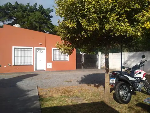 ALQUILER departamento en complejo cerrado.