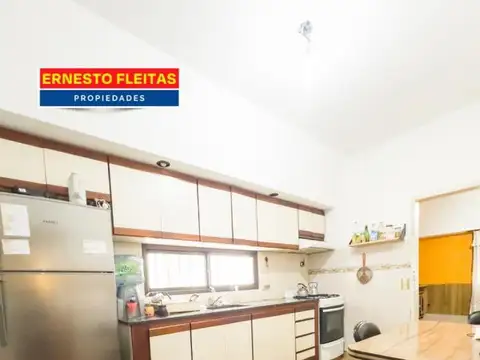 Casa 3 ambientes con 2 baños