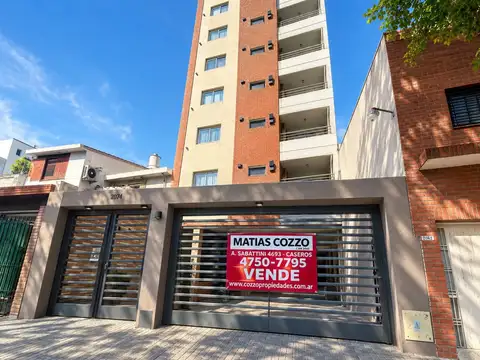 2 ambientes al frente con cochera y Balcón