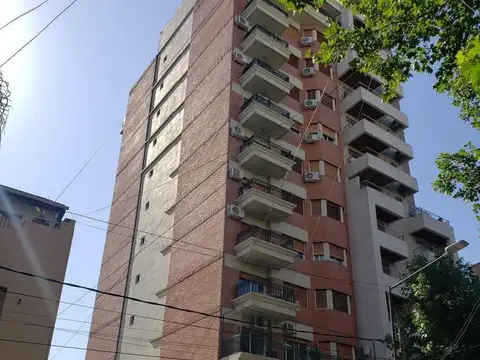 Cochera techada en edificio, en Alquiler.