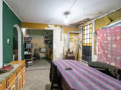 Casa 9 ambientes con 2 baños