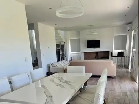 Casa 6 ambientes con 3 baños