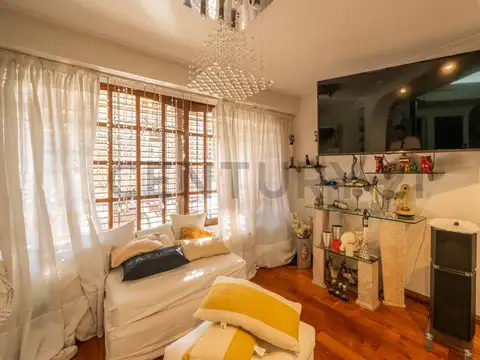 Casa 5 ambientes con 2 baños