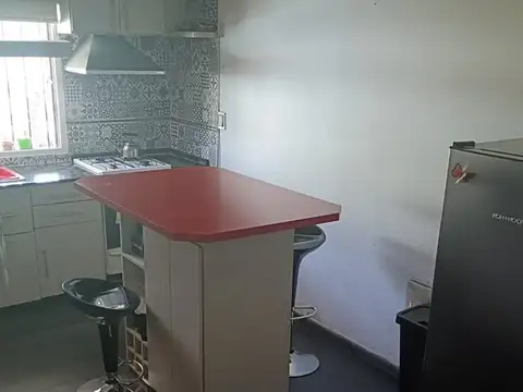 Casa 9 ambientes con 2 baños