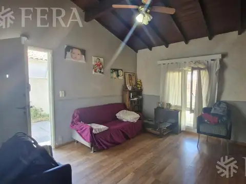 Venta casa 4 ambientes con jardín y cochera en Sarandi