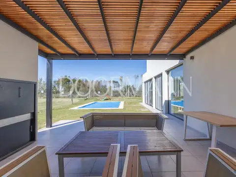 Casa 5 ambientes con 3 baños