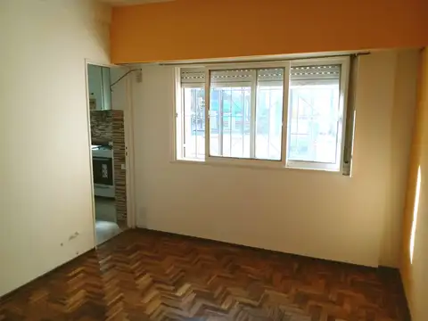 DEPARTAMENTO 2 AMBIENTES EN PLANTA BAJA CON VISTA AL FRENTE. LAVALLE 210 AVELLANEDA