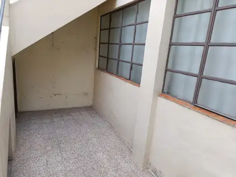 Saavedra PH 3 /am 1/bño patio c/cerram sin exp. buen estado exelente hubicacion entrada independiente 68 m2 a refacc.