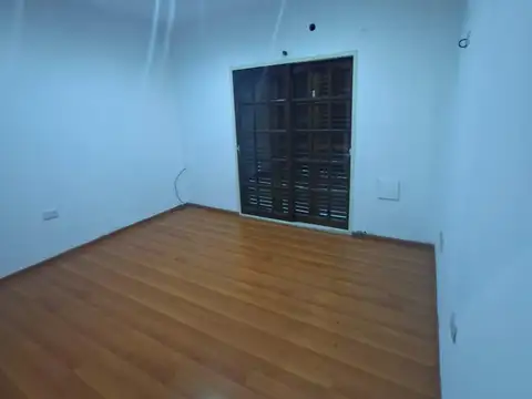 Casa en Alquiler con 1 cochera